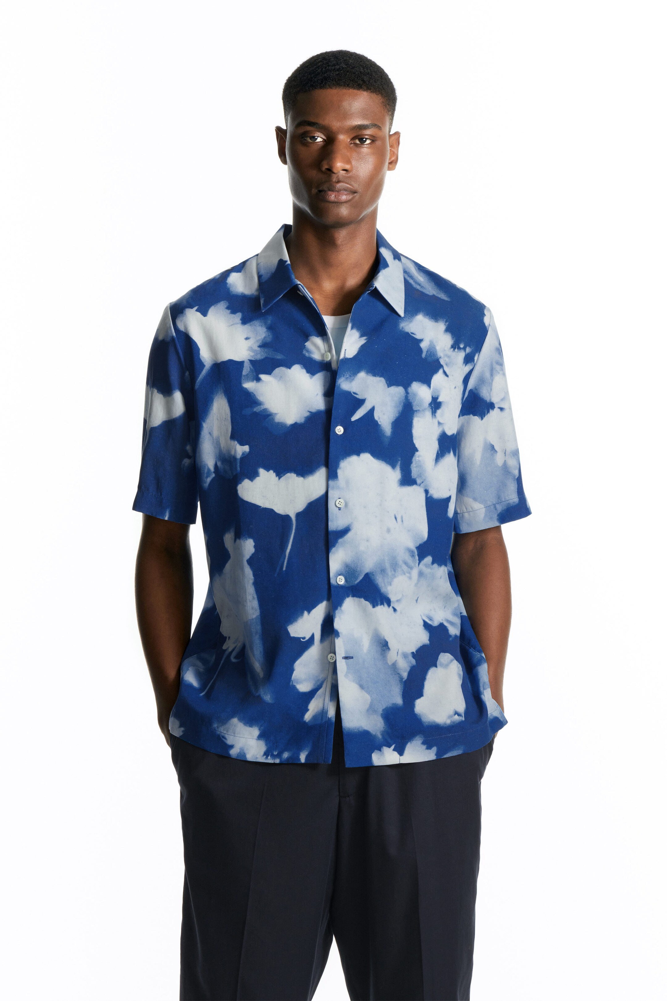 INVERTED-FLORAL SHORT-SLEEVED SHIRT