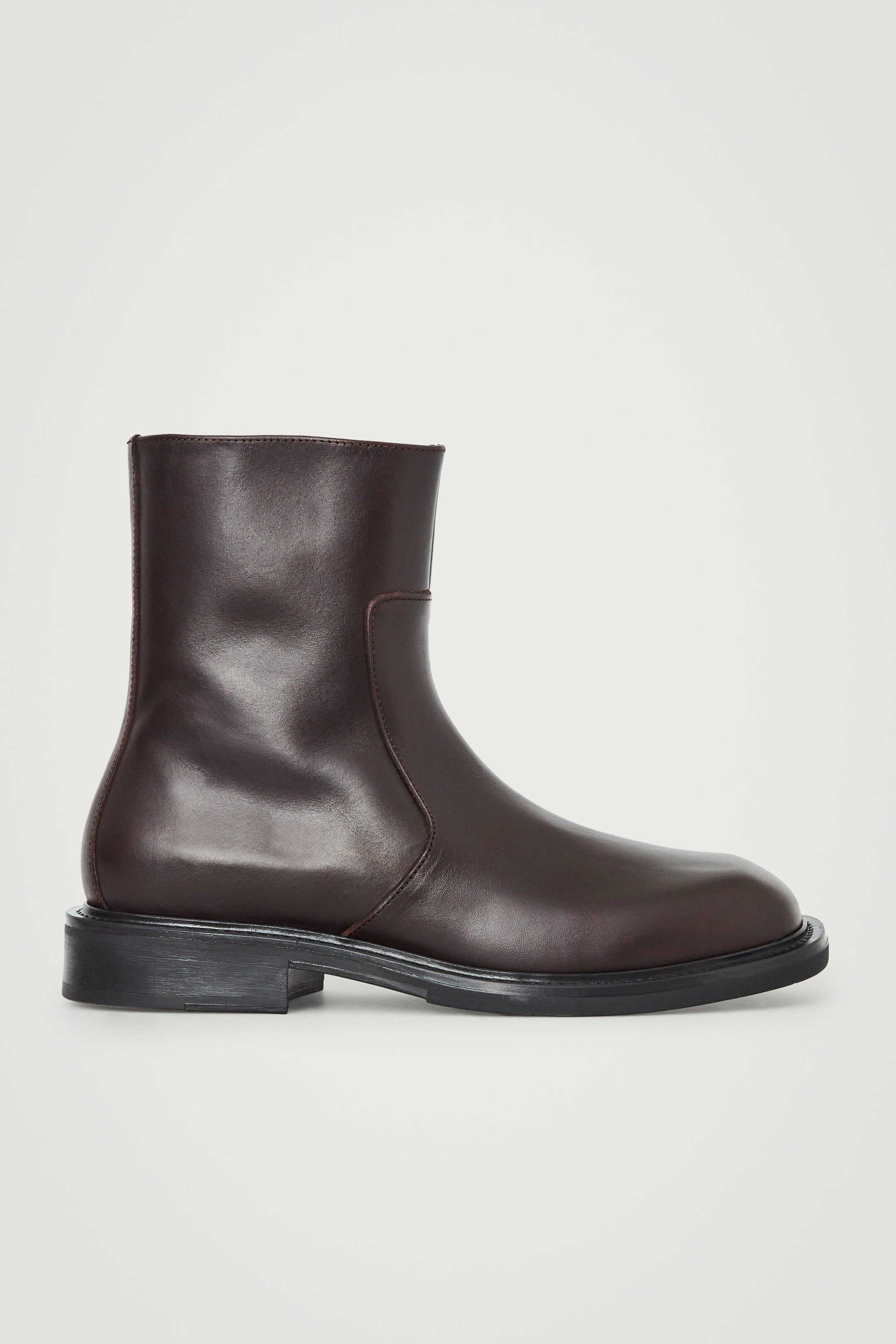 CHELSEA BOOTS EN CUIR À BOUT CARRÉ