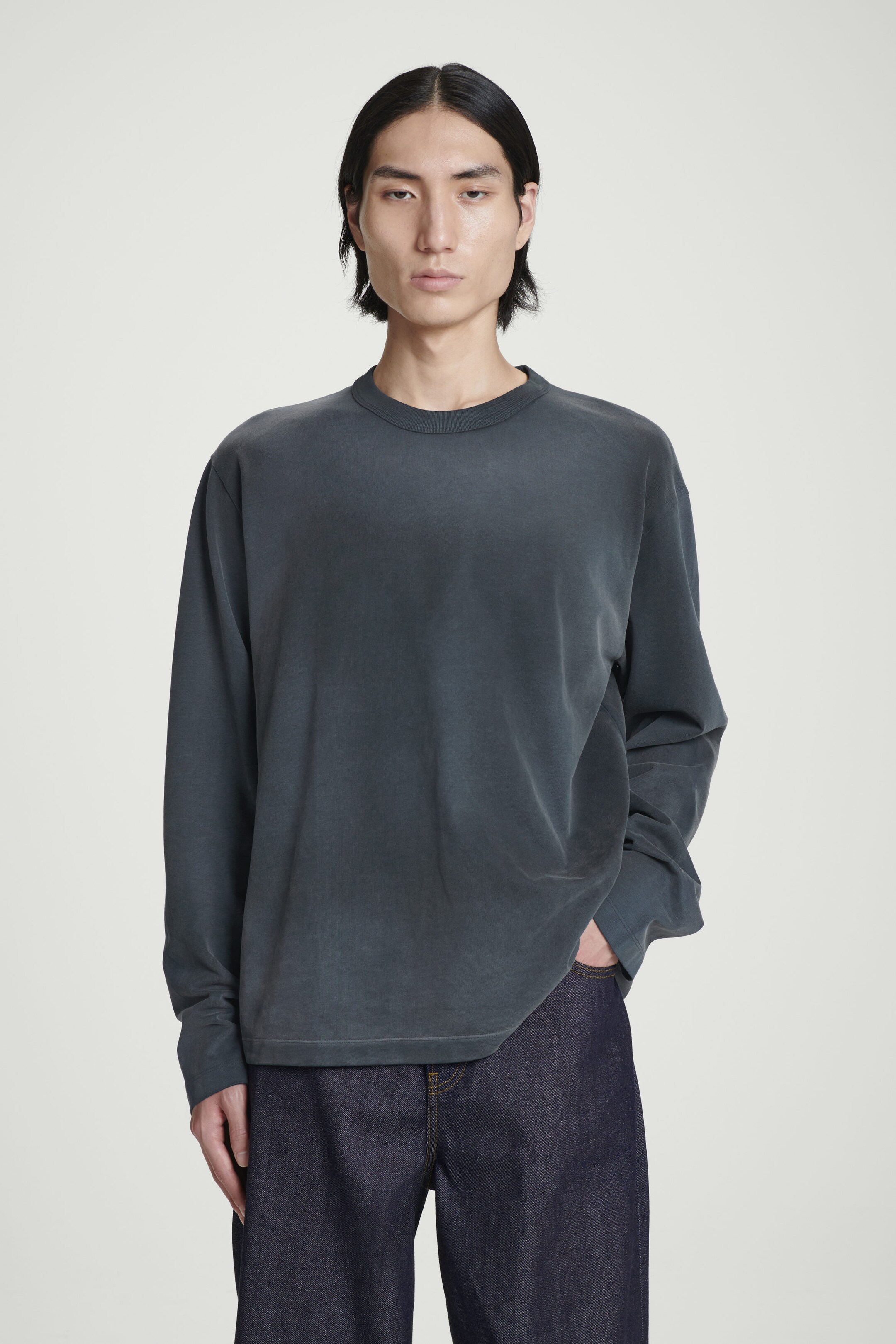 RELAXED HEAVYWEIGHT LONG-SLEEVED T-SHIRT