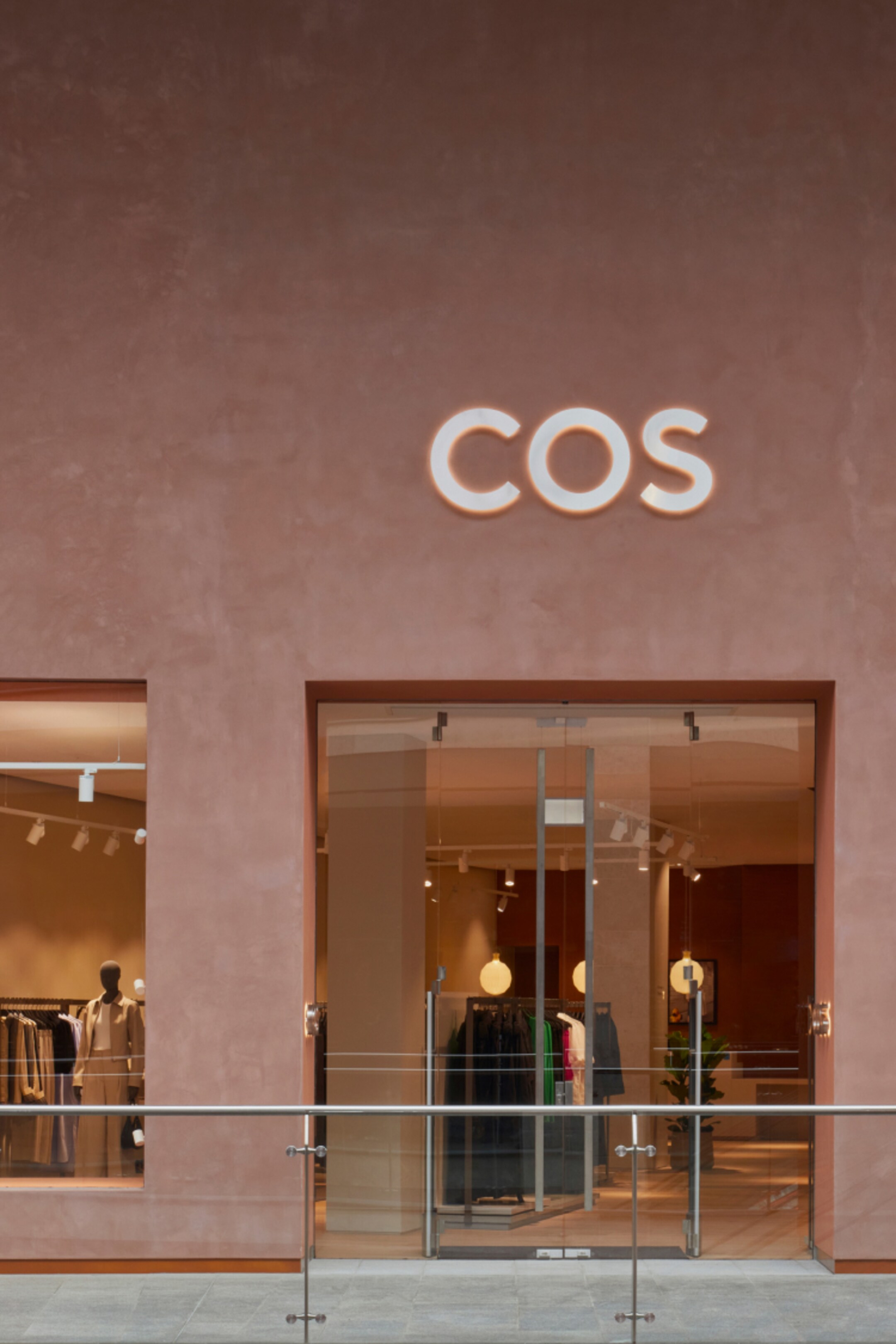 COS store showcasing natural clay plaster exterior